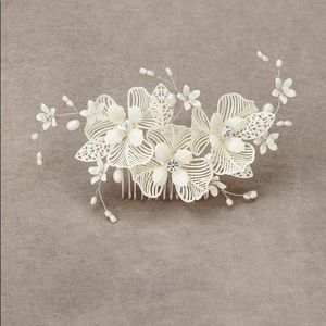 Pronovias bridal hairpiece